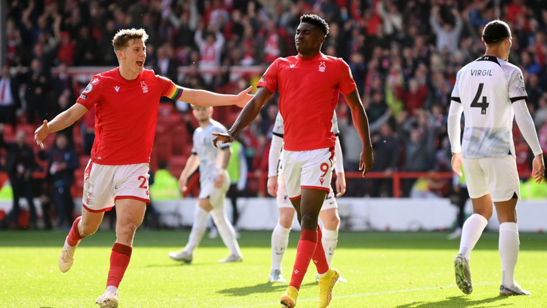 示莱万完成 示莱万完成